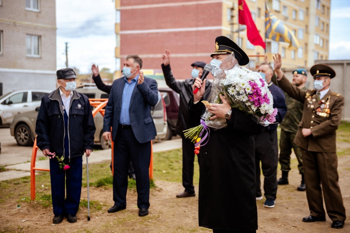 Особое почтение. Сотрудники и ветераны Великие Луки. Встреча с ветеранами накануне 9 мая. День чествования Луки. Значок ветеран армии.