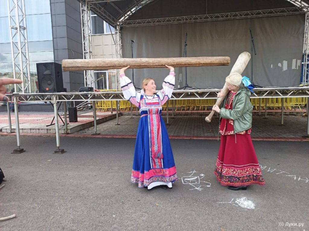 Великолукский творческий коллектив привез награды с фестиваля в Луге -  Городская общественно-политическая газета